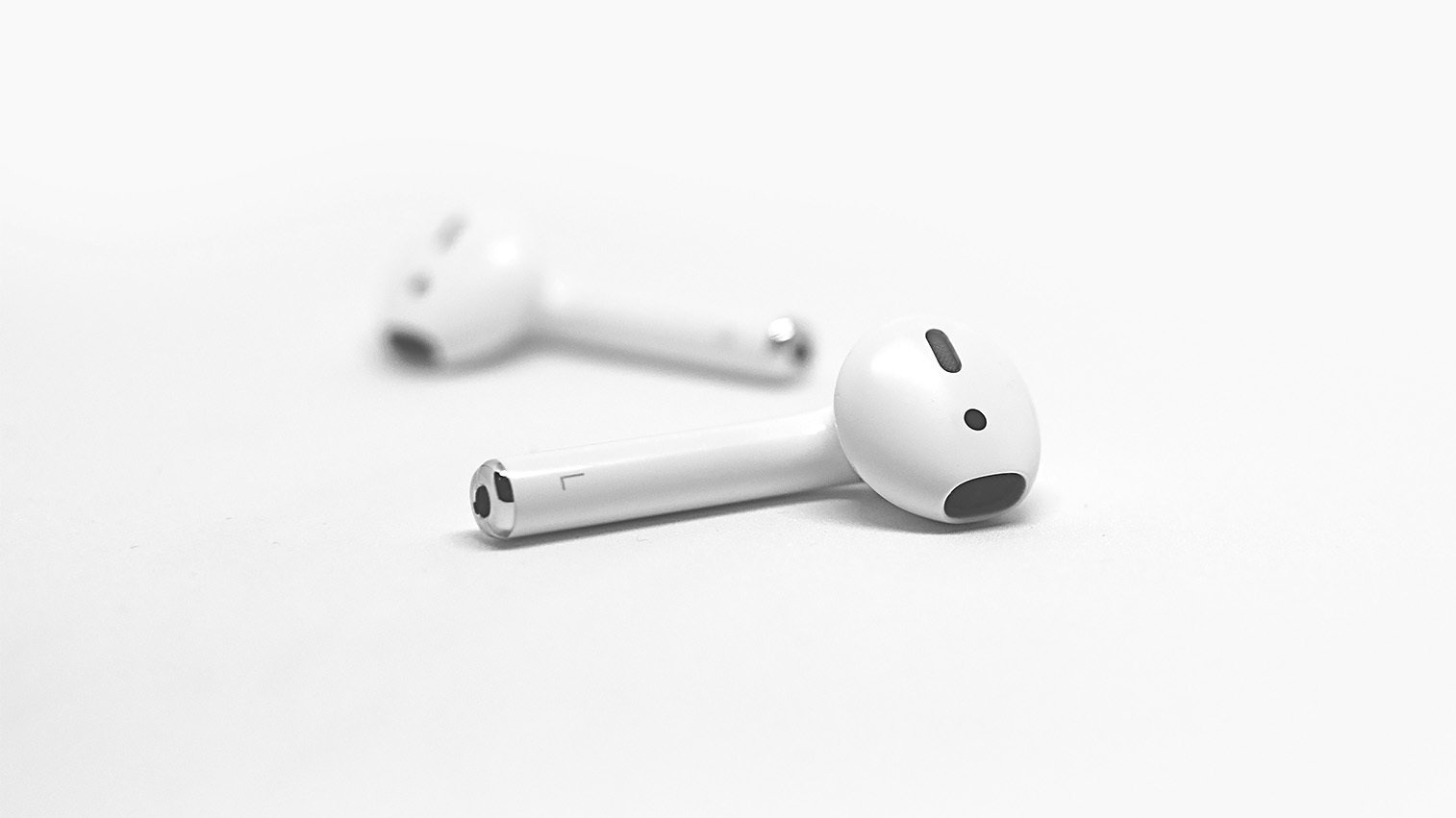 AirPods вызывают рак мозга? Почему ученые со всего мира ополчились против  беспроводных гаджетов - Hi-Tech Mail.ru