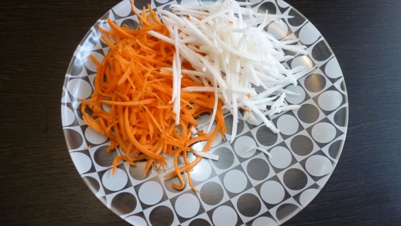Салат из моркови и редьки дайкон