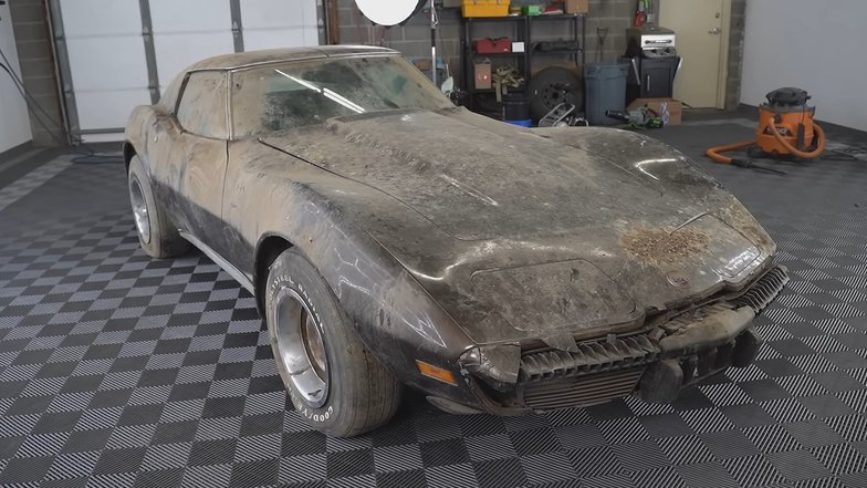 forgotten-1974-chevrolet-corvette-spent-34-years-in-a-barn-gets-first-wash_2.jpeg