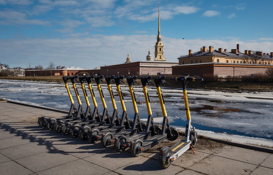 Электросамокаты перед началом сезона в Санкт-Петербурге