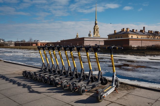 Электросамокаты перед началом сезона в Санкт-Петербурге