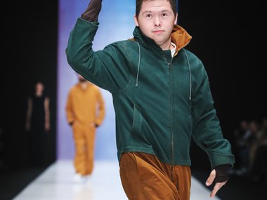 Slide image for gallery: 5811 | Дима представил уникальный комбинезон, который выглядит, как куртка и брюки