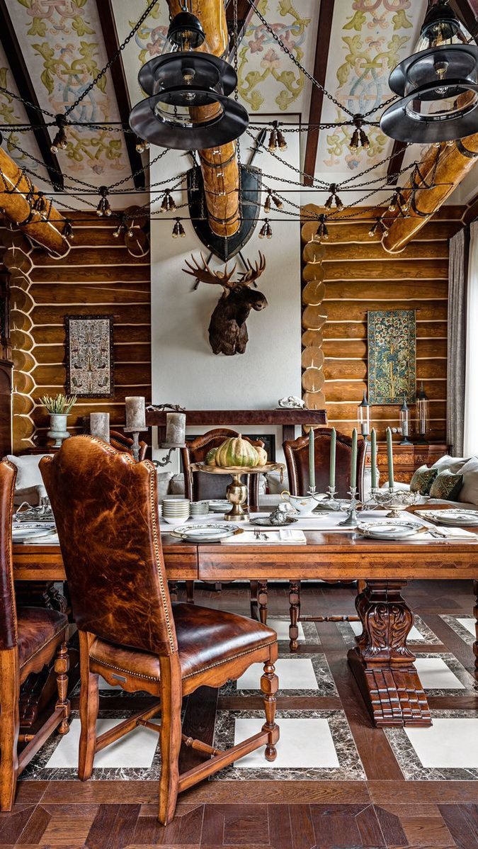 Как выглядит дом для охотника с элементами русского деревенского стиля