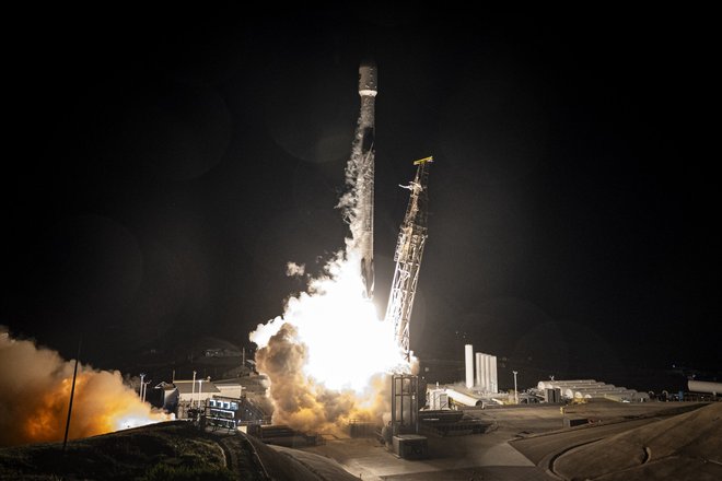Старт ракеты Falcon 9 Старт ракеты Falcon 9