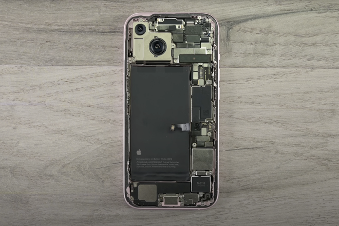 iPhone 15 Internals