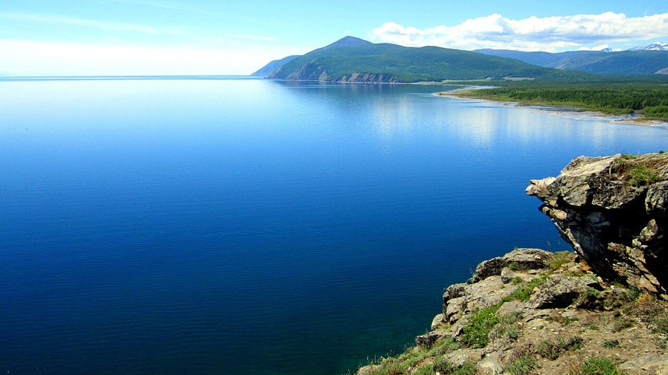 Озеро Байкал входит в число самых больших пресных озер России