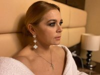 Content image for: 521620 | Ирина Пегова снялась в отеле в банном халате и ювелирных украшениях