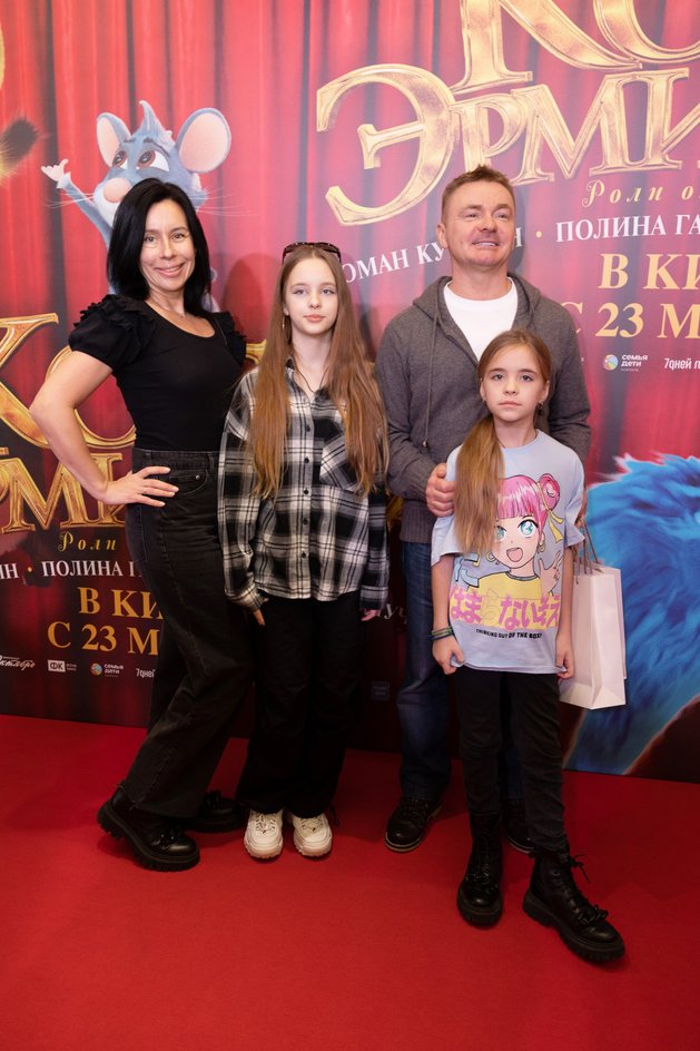 Владимир Сычев и женой и детьми