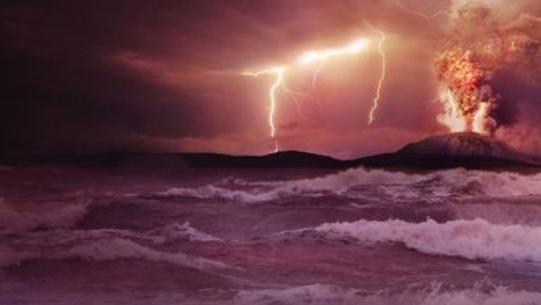 Концепт-изображение ранней Земли с пенящимся морем и бурным извержением вулкана, в которые били молнии. Предполагаемые ранее условия для возникновения жизни на Земле. Изображение: NASA