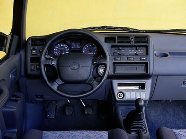 slide image for gallery: 25225 | Toyota RAV4