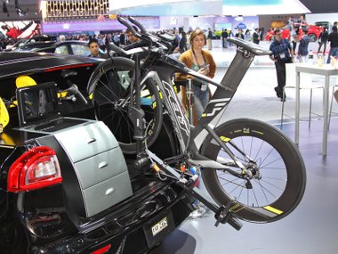 slide image for gallery: 23289 |  Kia Niro Triathlon