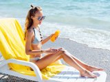 лежак пляж солнцезащитный крем лежак пляж солнцезащитный крем