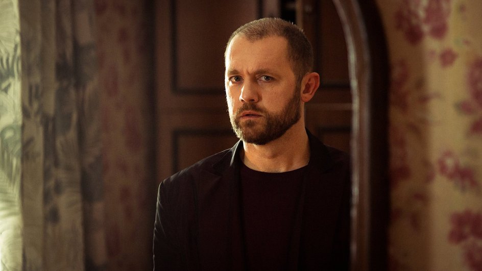 Денис Шведов в сериале «Танго на осколках» Денис Шведов в сериале «Танго на осколках»