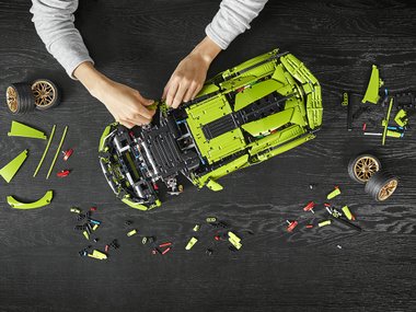 slide image for gallery: 26068 | Lego Lamborghini