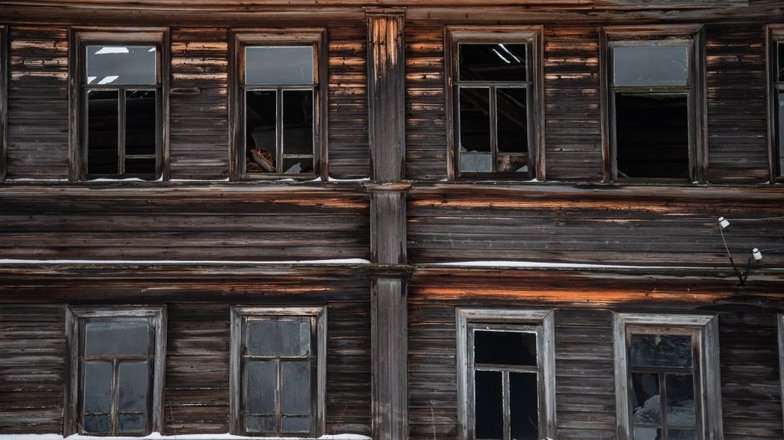 Заброшенный дом в деревне в Вологодской области