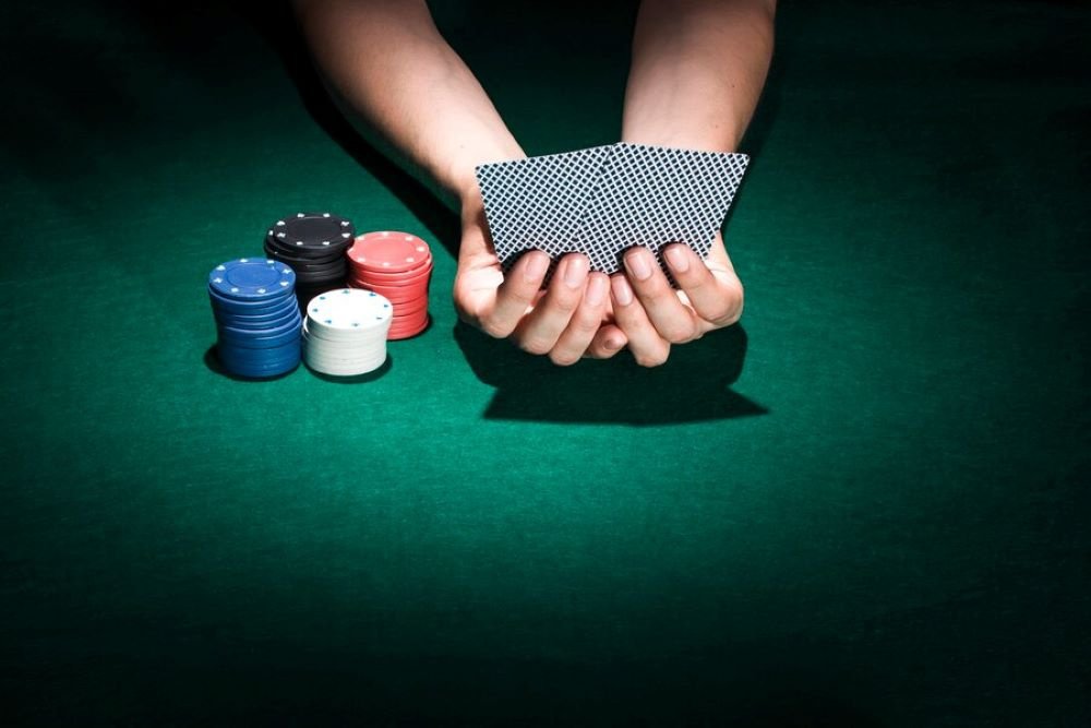 Как играть в покер, чтобы выигрывать: правила и комбинации для начинающих