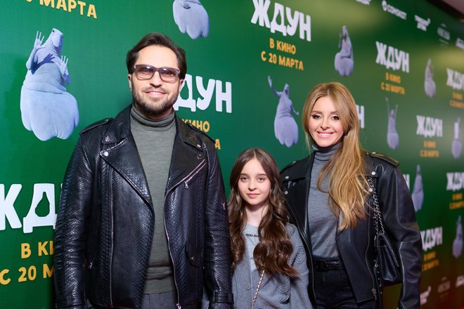 Александр Ревва с женой и дочерью