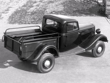 ГАЗ М-415 (1939 г.) грузоподъемностью в полтонны. Прототипы имели цельный корпус, а у серийных пикапов кабина и кузов разделены. ГАЗ М-415 (1939 г.) грузоподъемностью в полтонны. Прототипы имели цельный корпус, а у серийных пикапов кабина и кузов разделены.