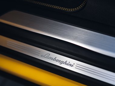 slide image for gallery: 26712 | Салон Lamborghini Urus