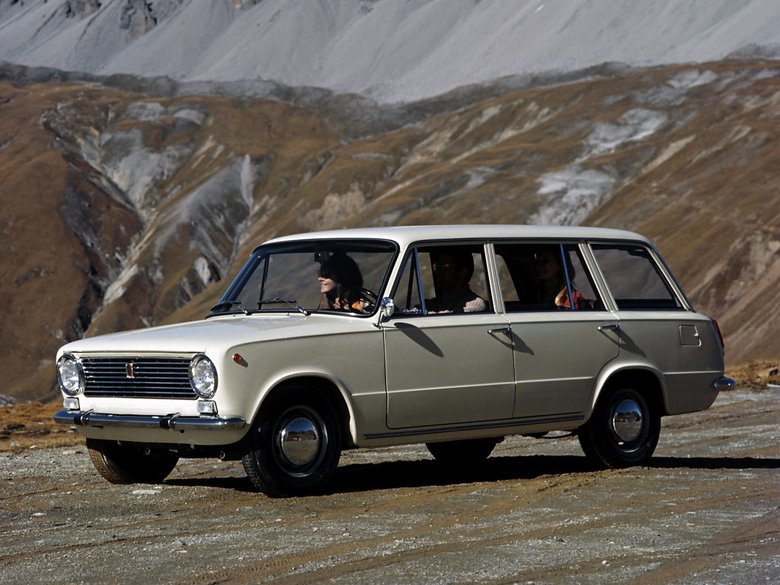 Это не «двушка», а Fiat 124 Familiare, представленный осенью 1966-го