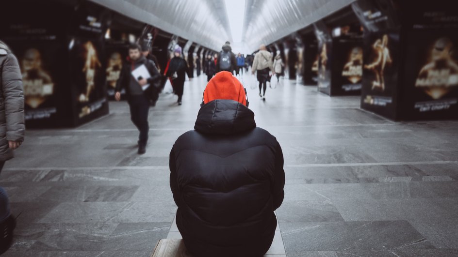 Мужчина на станции метро Мужчина на станции метро