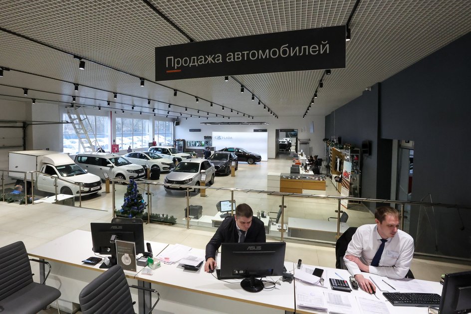 Сотрудники автосалона "Яхрома-Лада" Сотрудники автосалона "Яхрома-Лада"