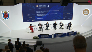 Кадр трансляции сессии ПМЭФ 2025