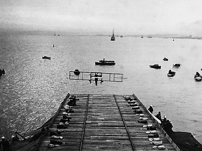 Первая посадка самолета на корабль в 1912 году 