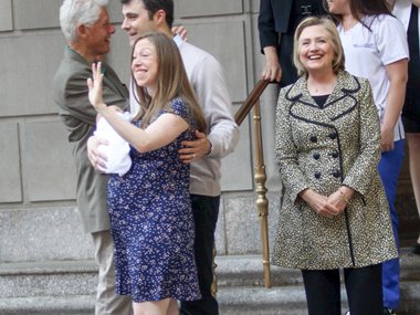 Slide image for gallery: 7429 | Хилари Клинтон с дочерью