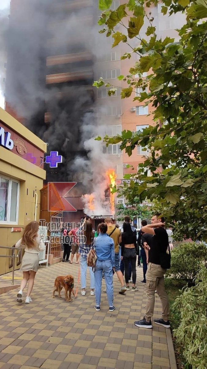 В Краснодаре в многоэтажке на улице Восточно-Кругликовская разгорелся пожар  - Новости Mail.ru