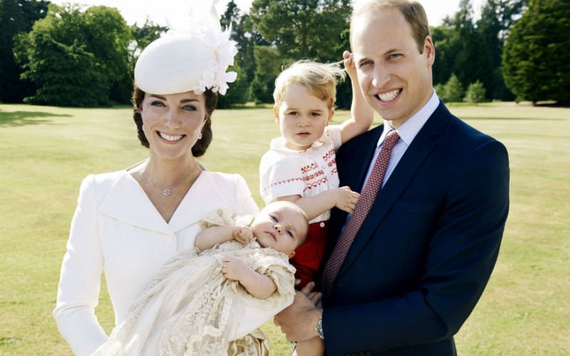 Принцесса Шарлотта с братом принцем Джорджем и родителями. 