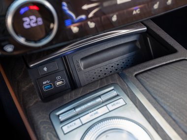 slide image for gallery: 28242 | Genesis G80