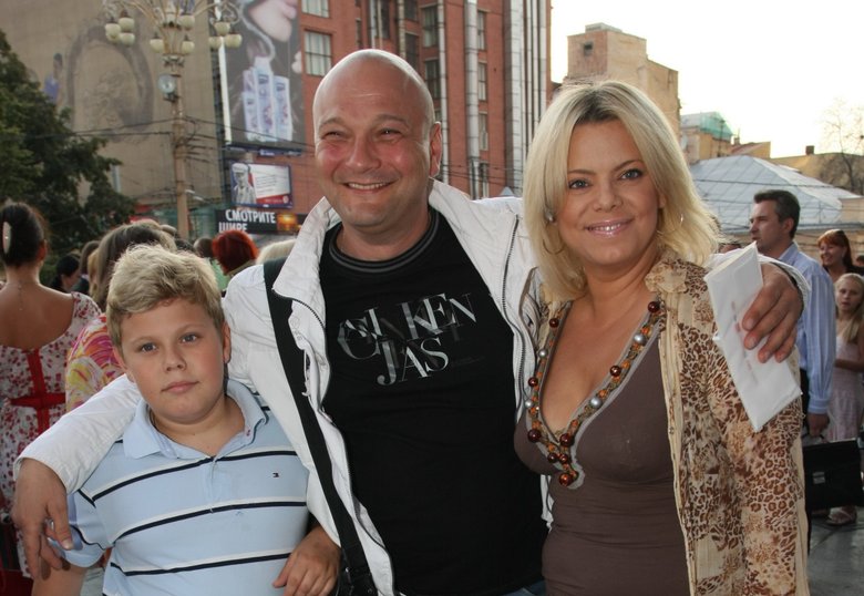 Яна с бывшим мужем — Сергеем Гинзбургом — и сыном Климом в 2008 году