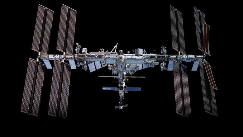 На этой фотомозаике изображена Международная космическая станция, сфотографированная с корабля SpaceX Crew Dragon Endeavour. Фото: NASA