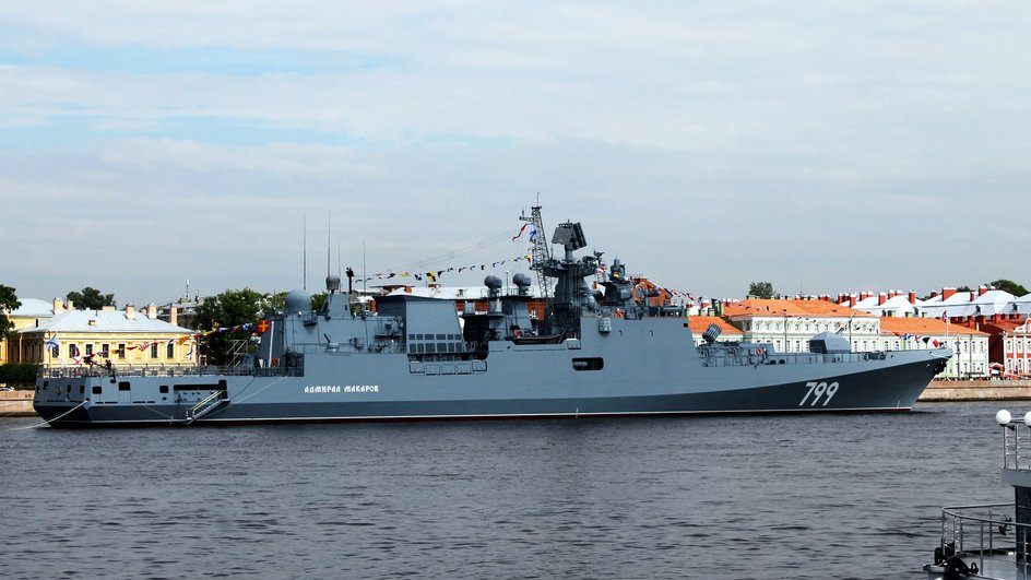 Фрегат в День Черноморского флота России Фрегат в День Черноморского флота России