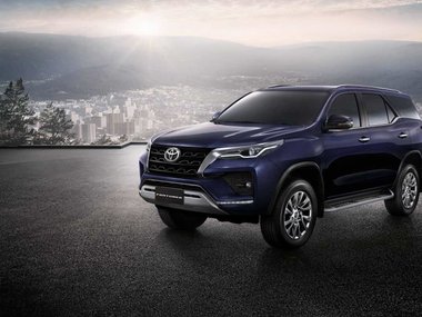 slide image for gallery: 26328 | Toyota Fortuner