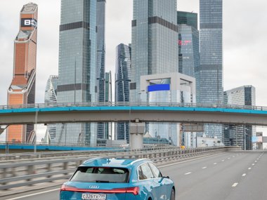 slide image for gallery: 26565 | Audi e-tron динамика