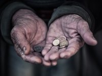 «Никогда не подавайте денег попрошайкам»: как распознать мошенников
