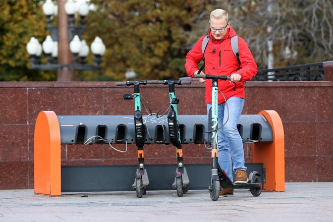 Передвижение на самокатах и велосипедах в городе