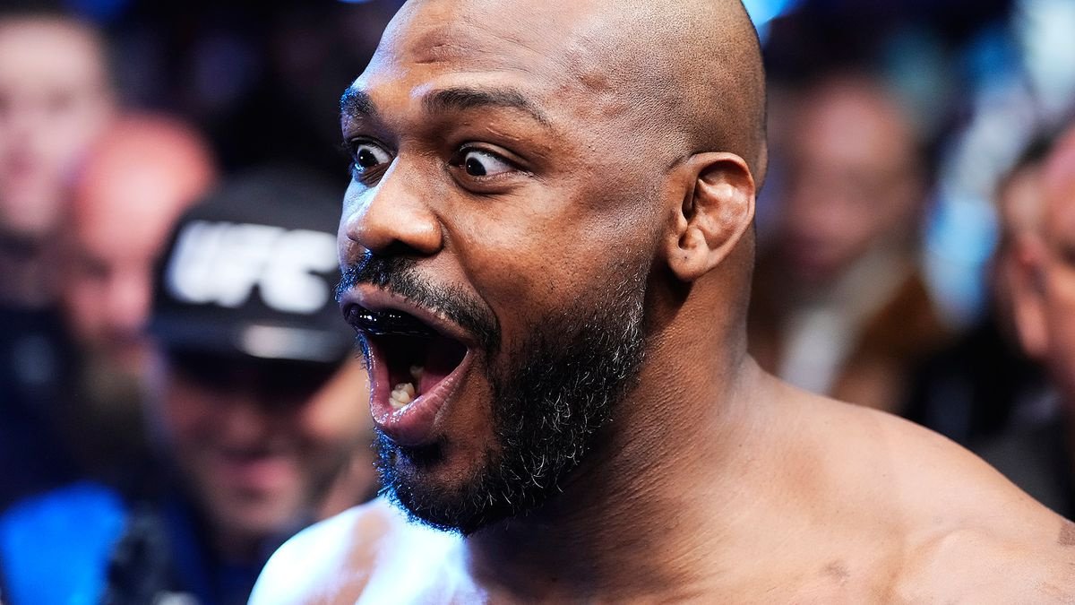 Чемпиону UFC может грозить тюрьма из-за инцидента с допинг-офицером. Джонсу предъявлены обвинения