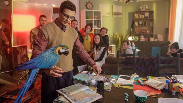 Никита Кологривый на съемках фильма «Возвращение попугая Кеши»