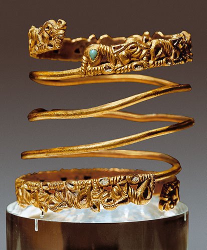 Крученый золотой браслет с бирюзой. IV—VI вв. до н.э.