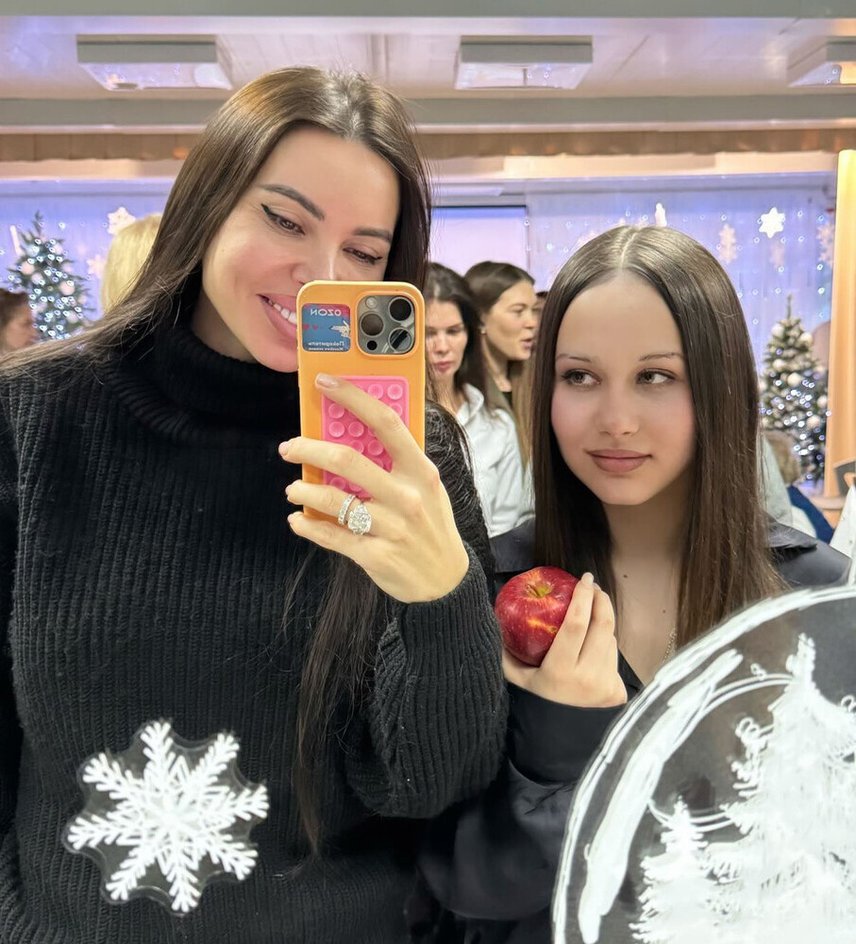 Оксана Самойлова со старшей дочерью Ариелой Оксана Самойлова со старшей дочерью Ариелой