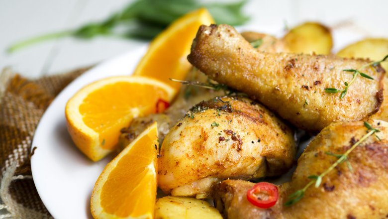 Курица с картофелем, курица с картошкой, запеченная курица, жареная курица Курица с картофелем, курица с картошкой, запеченная курица, жареная курица