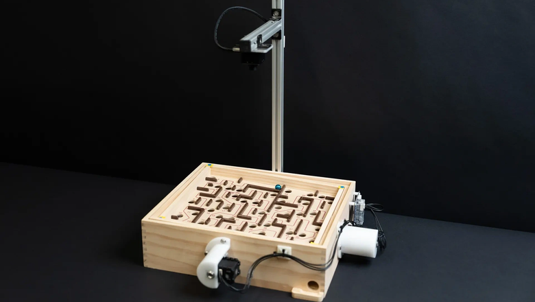Простой робот, управляемый искусственным интеллектом, справился с головоломкой мраморного лабиринта за считанные часы.