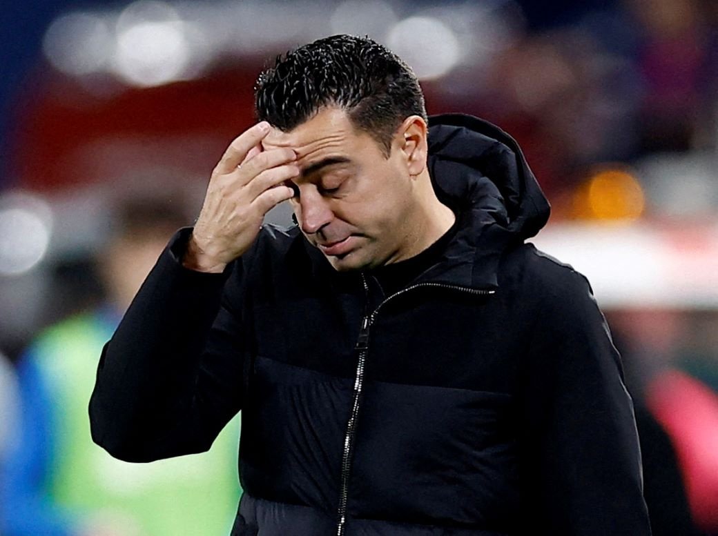 Хави уволен с поста главного тренера «Барселоны»