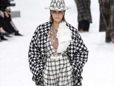 Slide image for gallery: 10079 | Chanel FW19