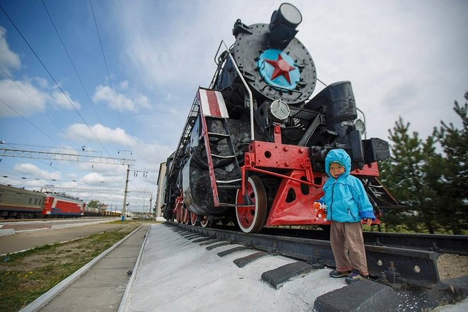 Путешествие годовалого ребенка по удивительным уголкам России: 30 фото