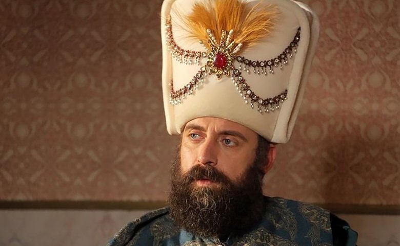 Халит в роли султана Сулеймана в сериале «Великолепный век»