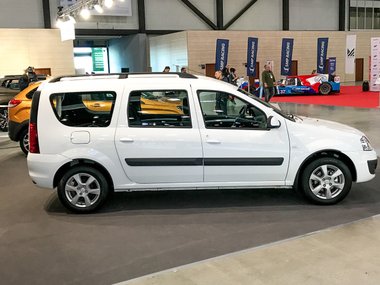slide image for gallery: 24317 | Lada Largus CNG